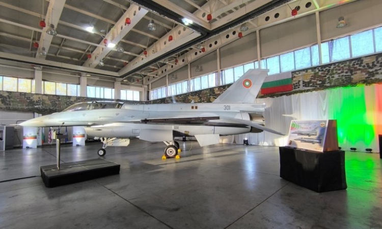 Борисов: Платката за F-16 пристигна нощес по DHL